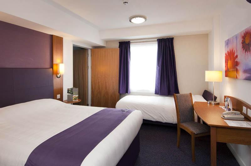 Premier Inn Килмарнок Екстериор снимка