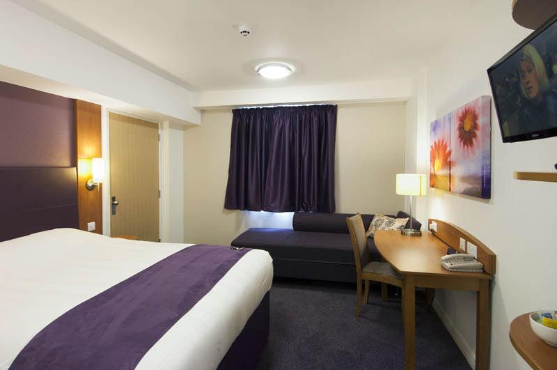 Premier Inn Килмарнок Екстериор снимка